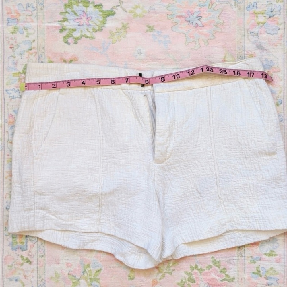 Pristine Vince Textured Pin Tuck Jacquard
Shorts Linen Trouser Cream White 4 - Picture 9 of 13
